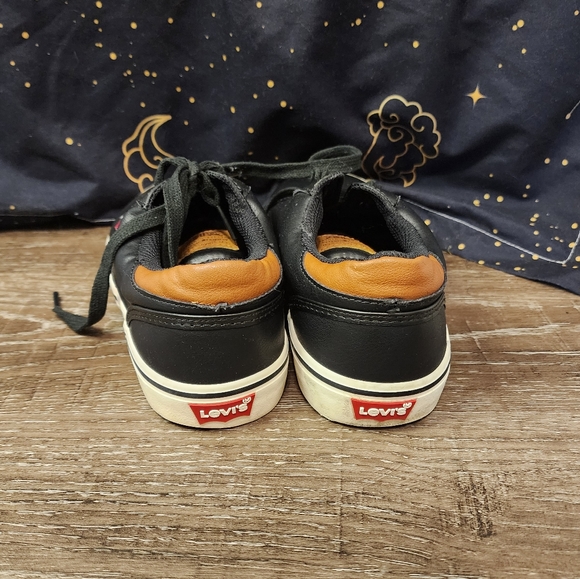 Levi Strauss & Co., Faux Leather Women's Sneakers Size 6 - Picture 4 of 5